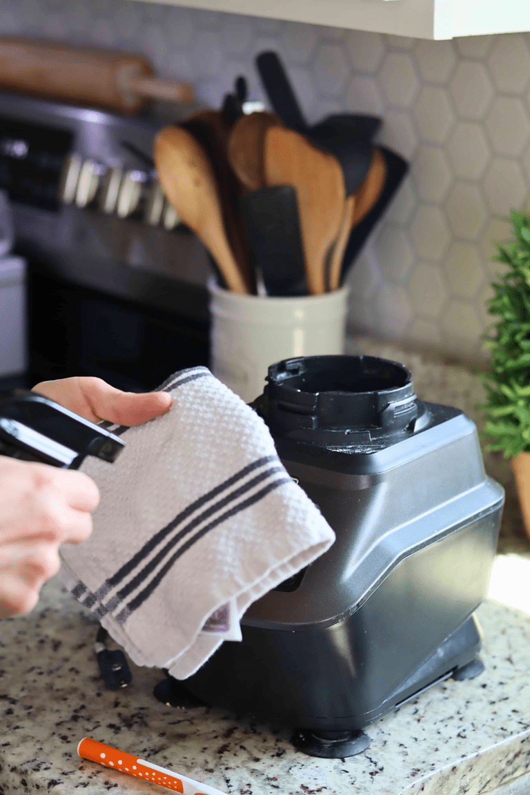 How to Clean a Ninja Blender (The Simple Way) - Simplicity and a Starter