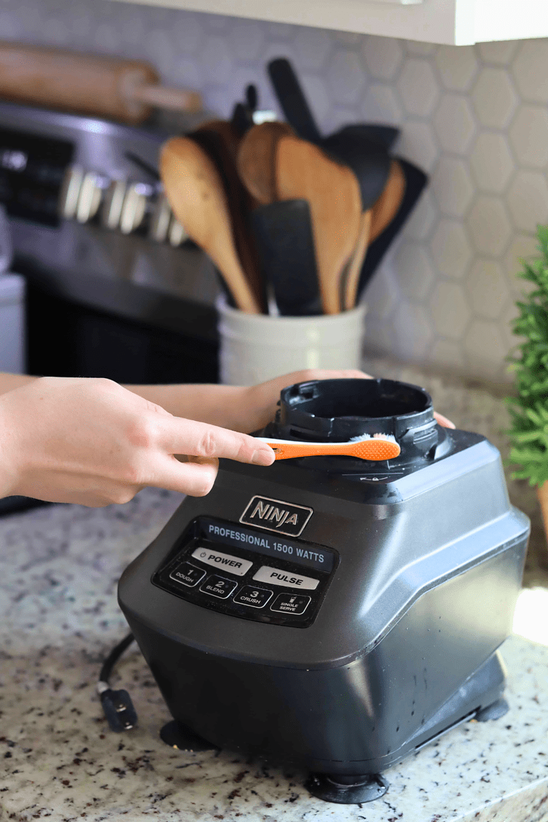 How to Clean a Ninja Blender (The Simple Way) - Simplicity and a Starter