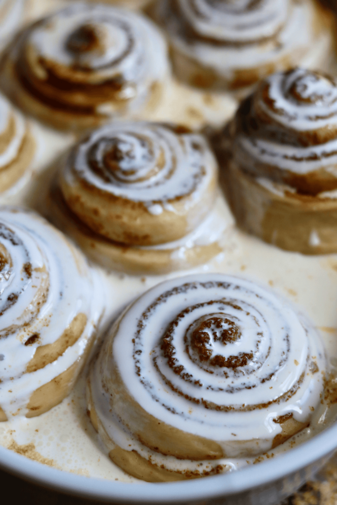 cinnamon rolls with heavy whipping cream