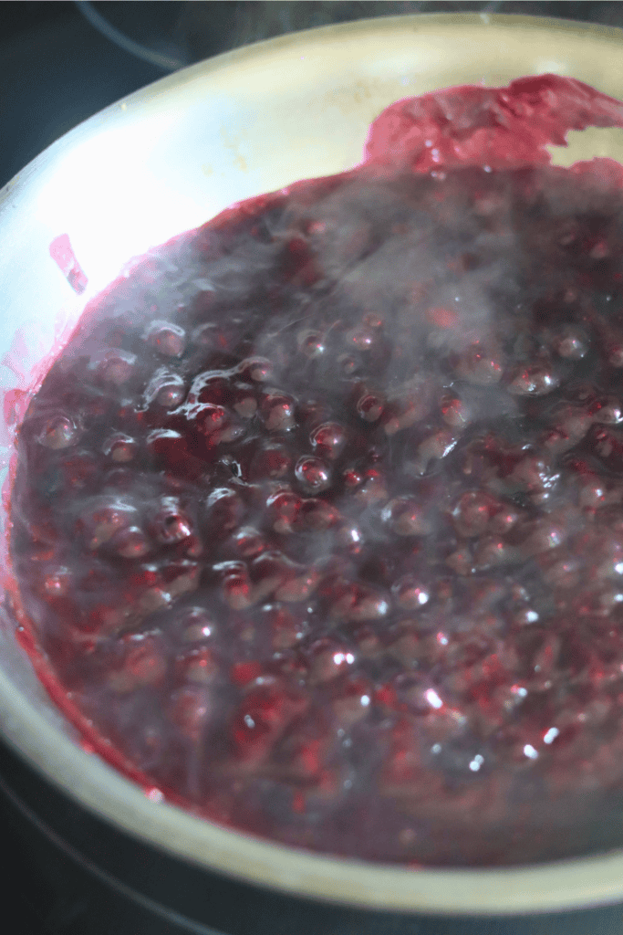making of blueberry filling