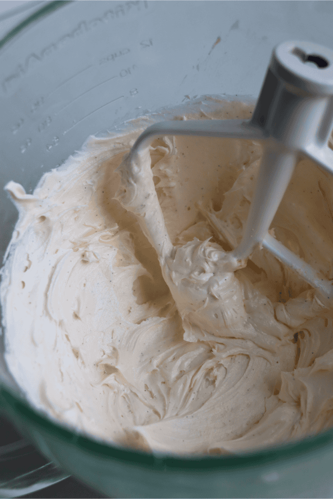 making vanilla buttercream filling