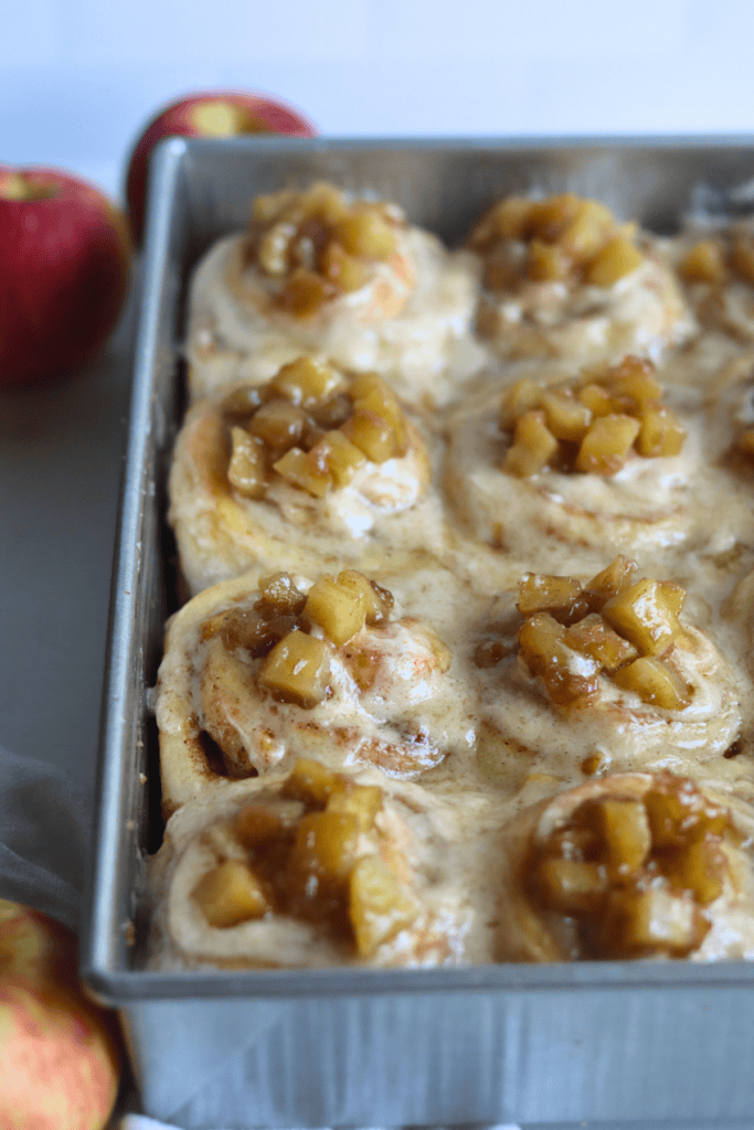 sourdough discard apple cinnamon rolls